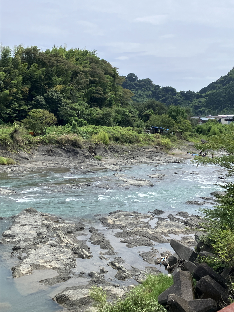 川沿いの景色のイメージ