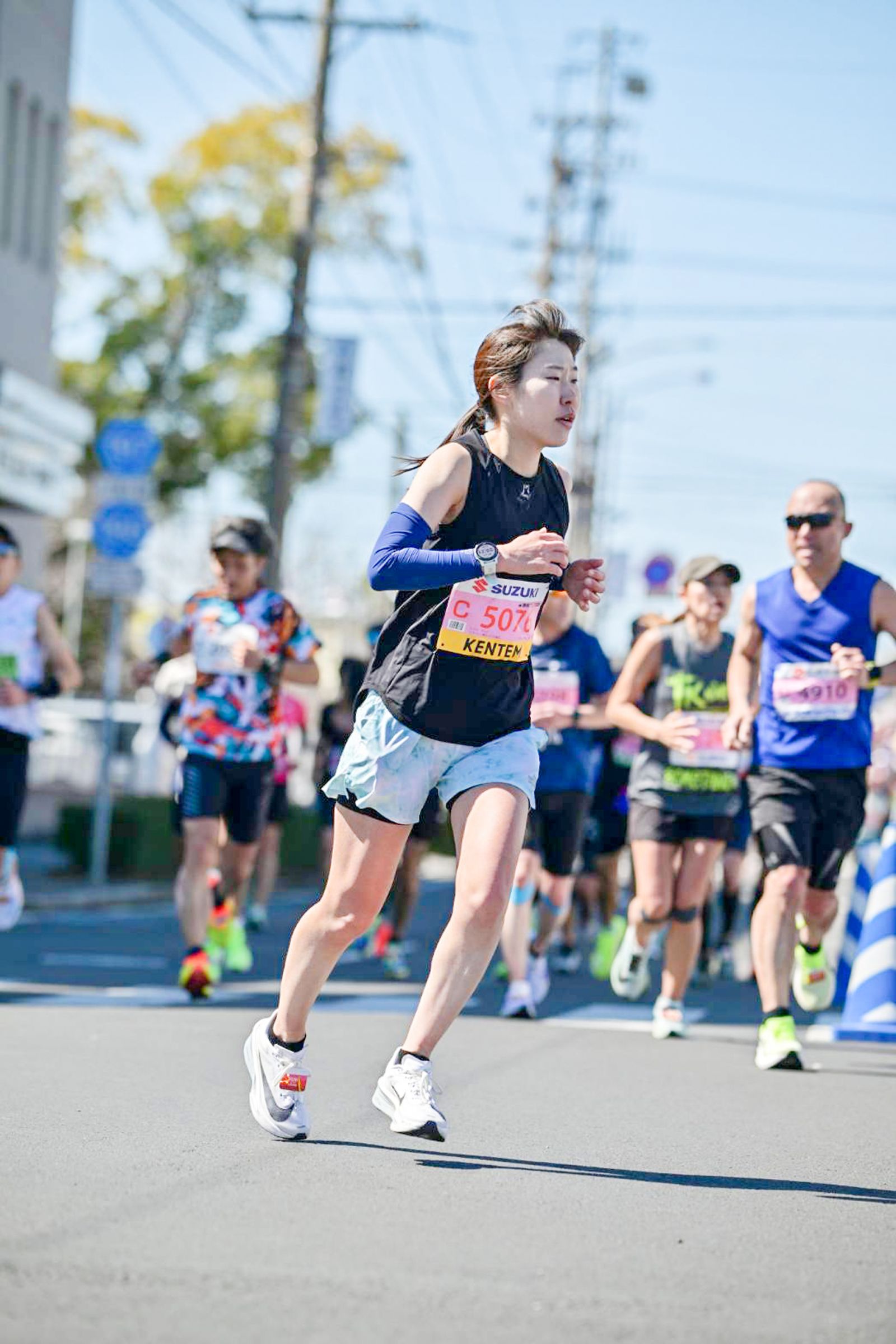 江塚千尋が静岡マラソンに参加している様子