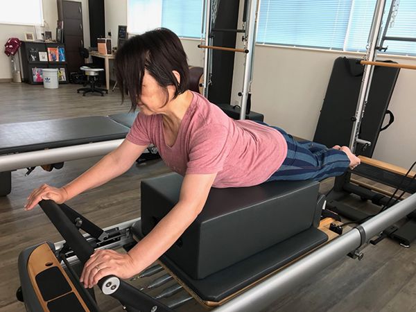 リフォーマーで行う「スワン」